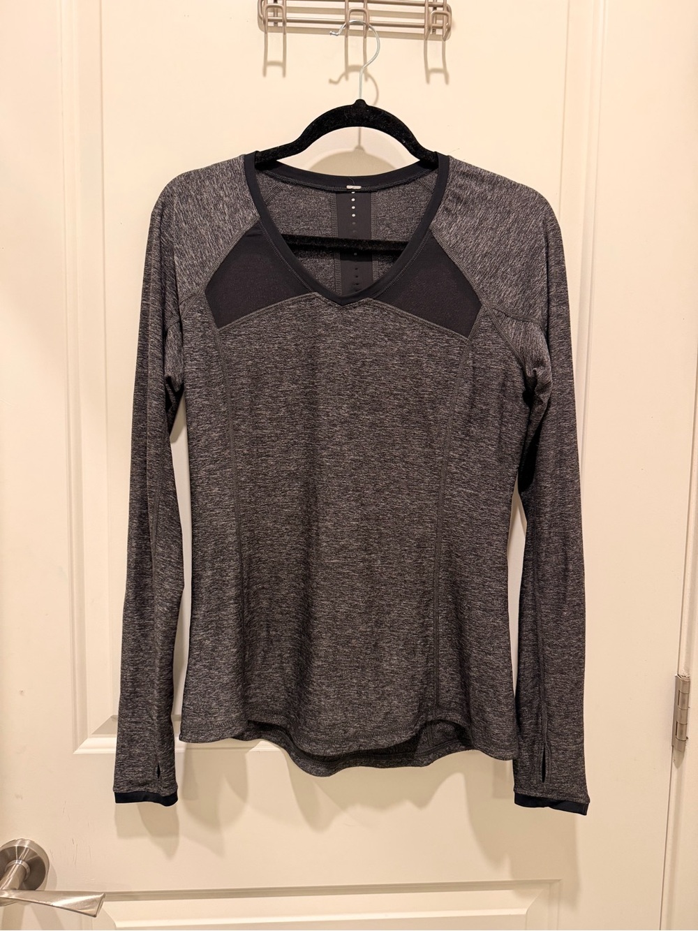 Lululemon Pace Pusher Long
Sleeve Size 8 Charcoal
Heather Top
